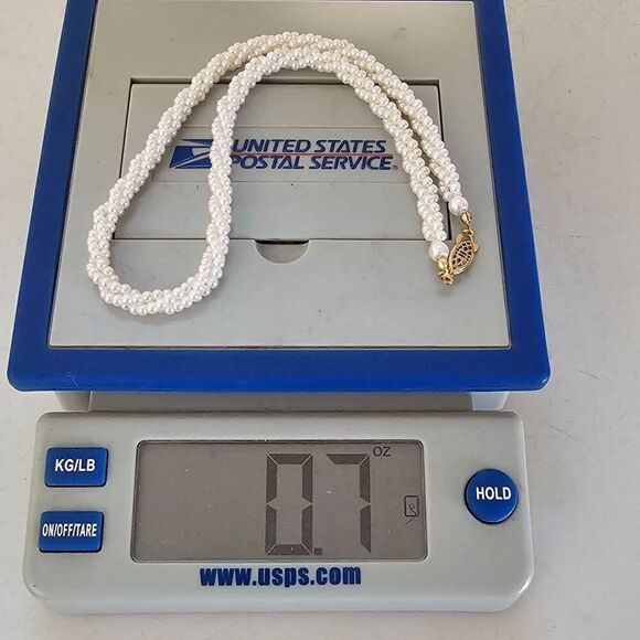 Vintage Torsade White Faux Pearl Twisted‎ Braided Glass .25" W 17.5" L Necklace - Picture 9 of 10